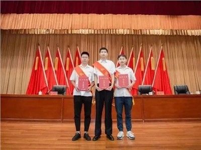 威勝集團楊靖、周天賜、肖正國被授予“長沙工匠”稱號！